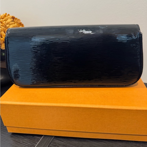 Louis Vuitton Epi Electric Pochette Sobie
Clutch Bag Noir - Picture 11 of 16